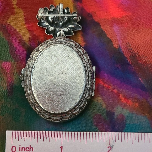 Vintage CORO Large Photo Locket Pin Pendant - Picture 3 of 10